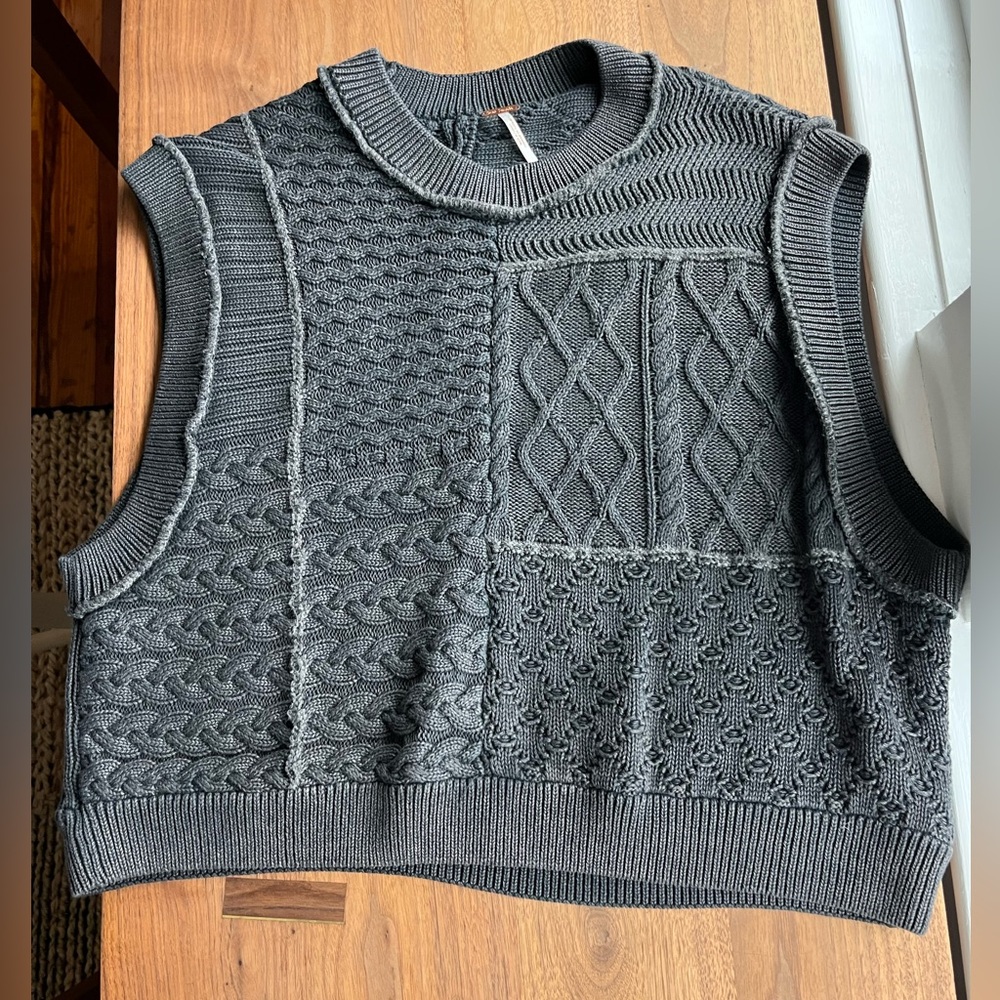 Free People Oversized Textured Knit Sleeveless Sweater Vest in Charcoal Gray XS